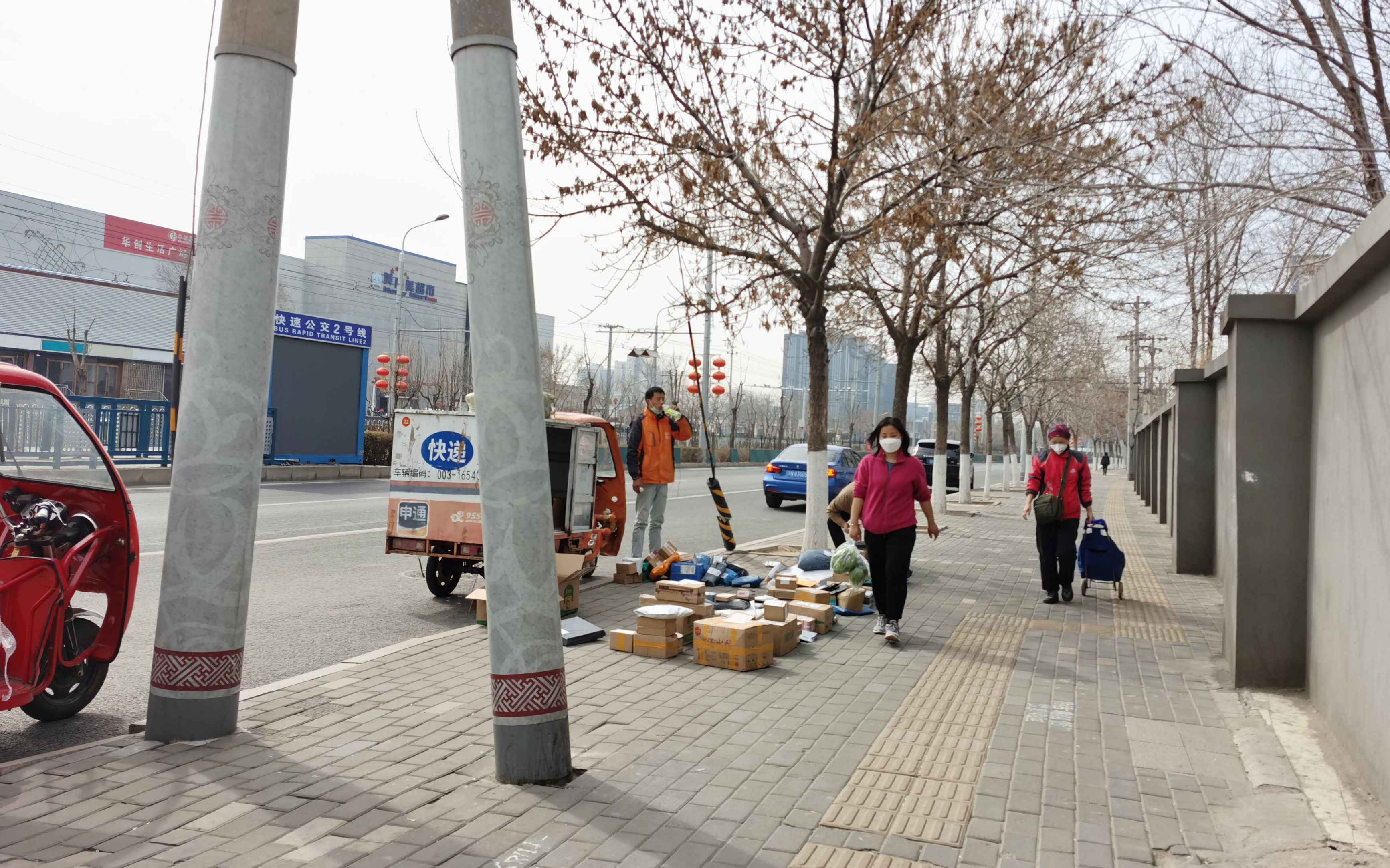  北京多半小区仍未放行快递 个别尝试“无接触”配送