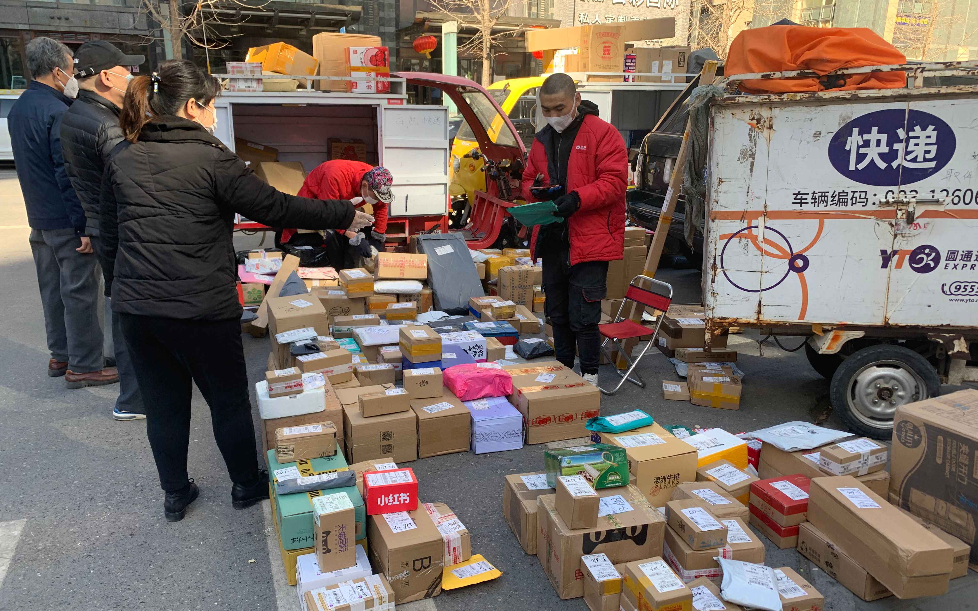  北京多半小区仍未放行快递 个别尝试“无接触”配送