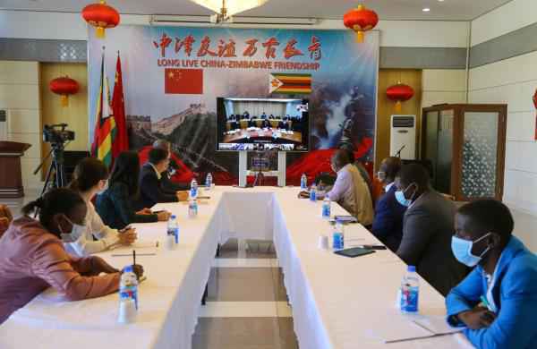 津巴布韦总统感激中国提供的抗疫支持