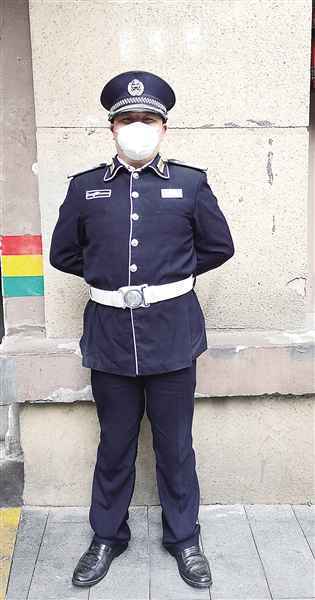 小谭被业主们亲切地称为快乐小胖。