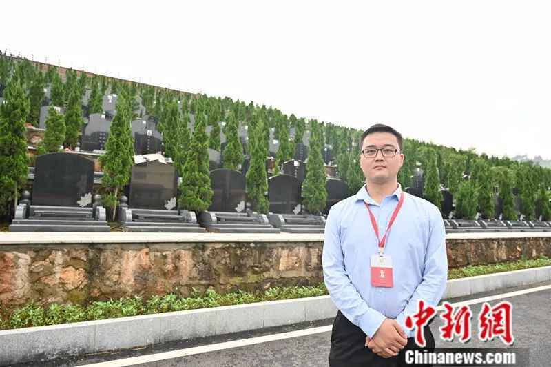  代客祭扫的“95后”小哥哥：这份工作是在行善性善