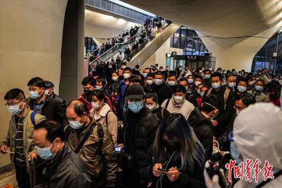  交通被激活商业在复苏…武汉市民开始回到正常生活