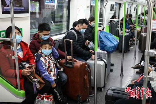  交通被激活商业在复苏…武汉市民开始回到正常生活
