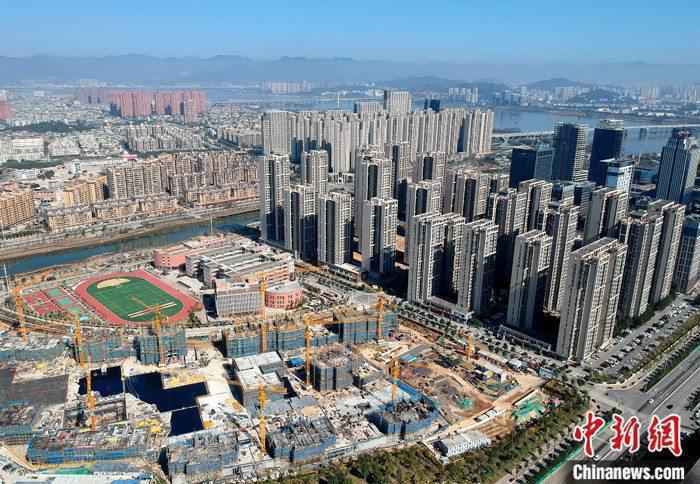 资料图：航拍福州市闽江畔一处新建住宅。 /p中新社记者 吕明 摄