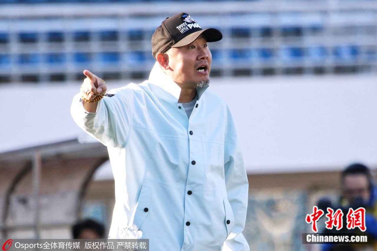 资料图：北京女足主帅于允率队角逐中。图片来历：Osports全体育图片社