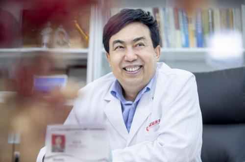 西安国际医学中心整形医院郭树忠：我是特长术刀的“心理大夫” 让很