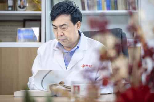 西安国际医学中心整形医院郭树忠：我是特长术刀的“心理大夫” 让很