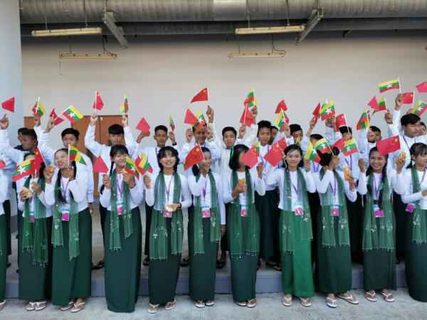 高清大图｜习主席新年首访 缅甸最高规格迎接！