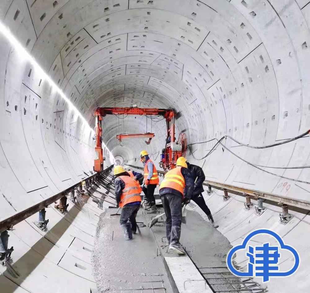 多个功课面同步铺轨 天津地铁10号线全线铺轨施工快速推进
