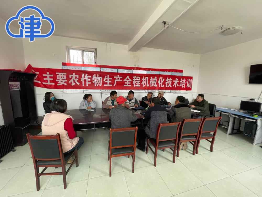 西青区开展主要农作物出产全程机器化技能培训