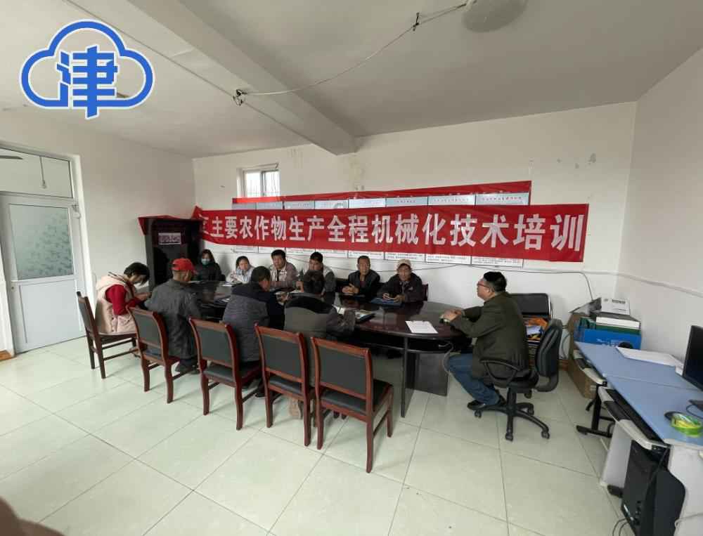 西青区开展主要农作物出产全程机器化技能培训