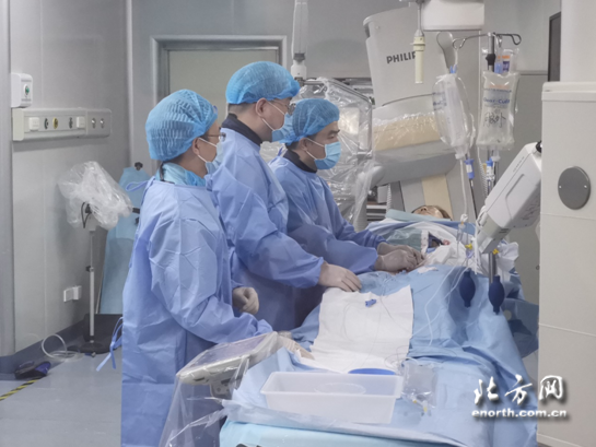 医大二院乐成开展脑心同治开通手术