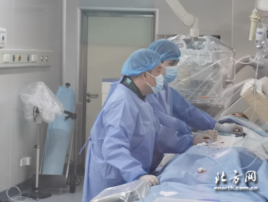 医大二院乐成开展脑心同治开通手术