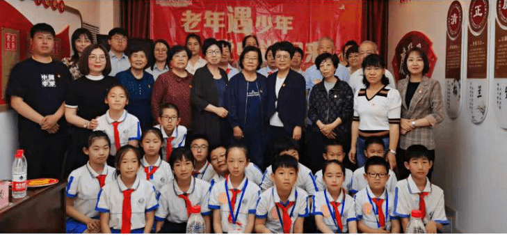 民生银行天津北辰支行联袂霞光里社区举行“暮年遇少年 党史讲起来”