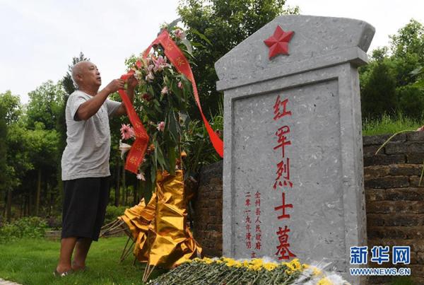 广西全州：一家人守护赤军义士墓85年