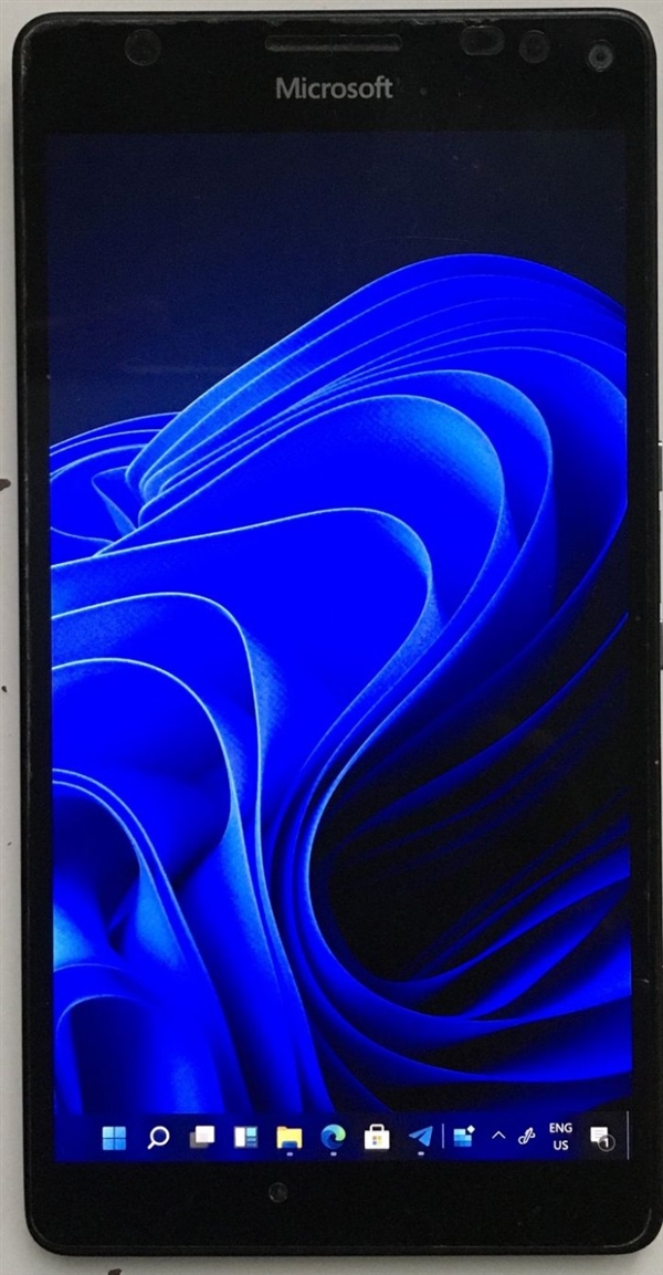 神机Lumia 950 XL又出风头 成功运行Win 11