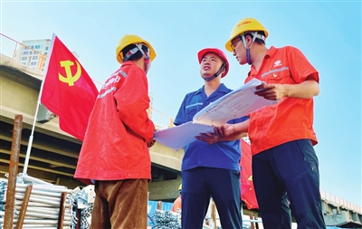 中铁十四局集团二公司津沧项目部党员干部学习贯彻总书记“七一”重