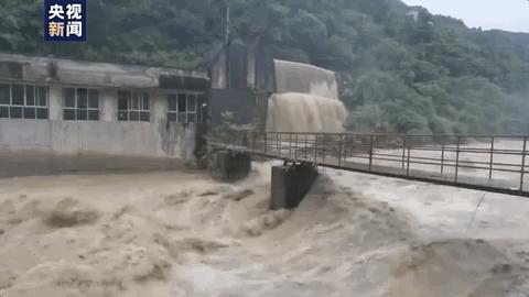 暴雨+强对流预警齐发！这些处所有雷暴大风冰雹