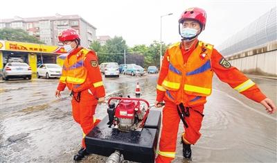 南开消防协助排水部分解除积水