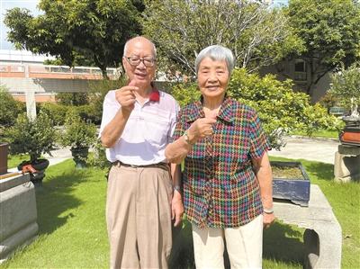  “钻石婚”老人报告浪漫故事：一碗云吞面就是婚礼大餐