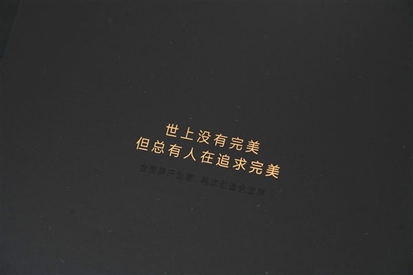 正面全是屏！小米MIX4开箱图赏