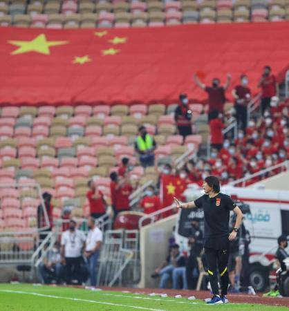  专访国足主帅李铁：积极面对困难，打好12强赛