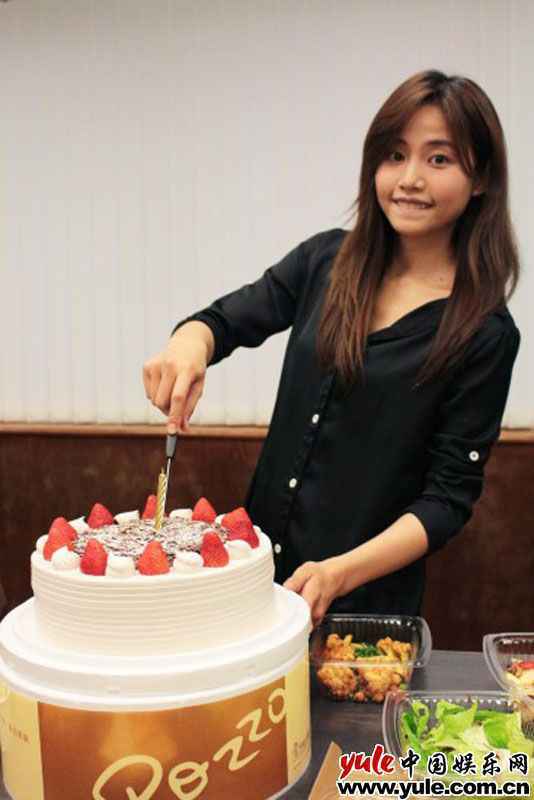 吴汶芳生日祈祷疫情退散 撤销徒步参观茹素捐血