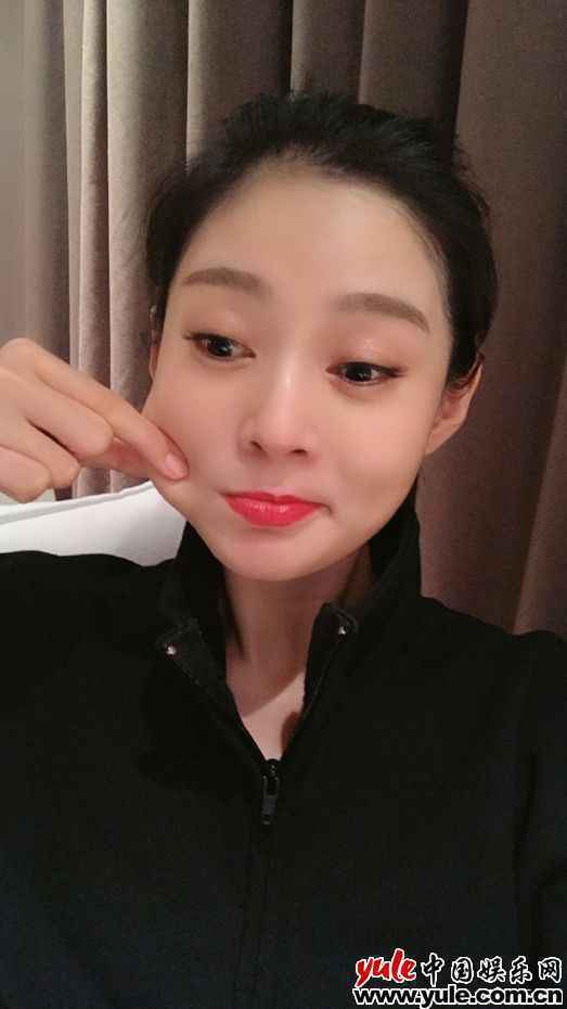 营业了！王媛可实力宠粉晒九宫格美照