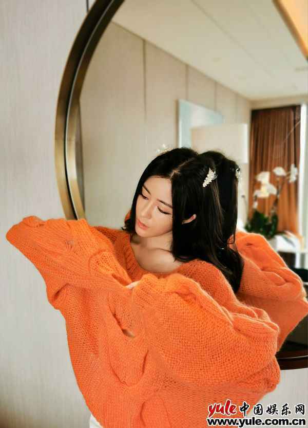 汤晶媚娇俏可人 汤晶媚全新写真曝光 “零修片”皮肤质感展现逆成长自然状态