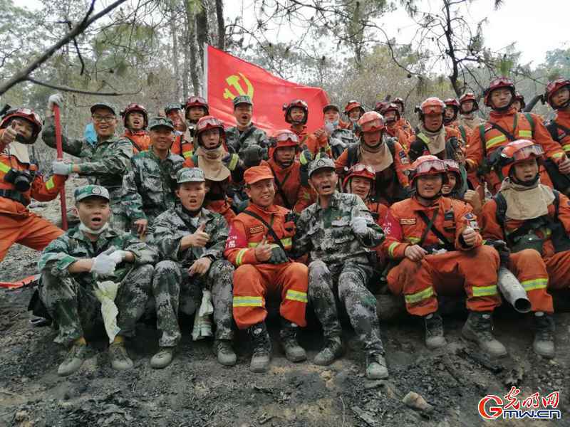 西昌丛林火警扑火队员中有位大功连传人