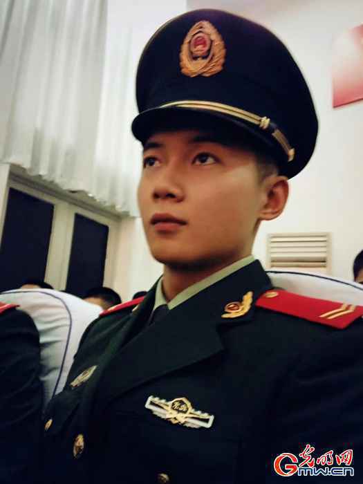 西昌丛林火警扑火队员中有位大功连传人