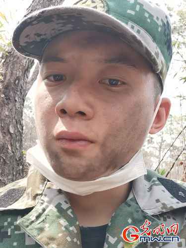 西昌丛林火警扑火队员中有位大功连传人