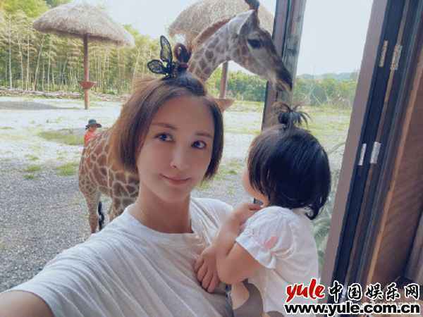 6e62b800ly1gmzs4qw0szj21400u0tr4 张歆艺自侃对不起将来儿媳 儿子睡前对话爆金句