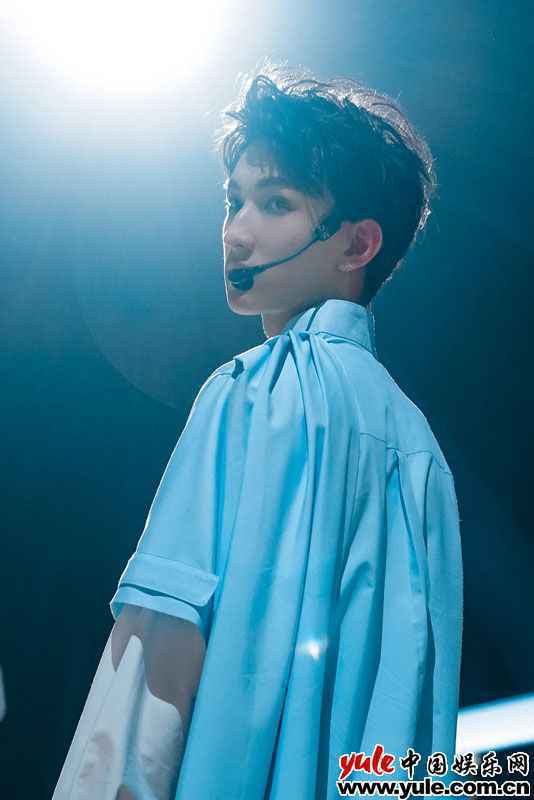 龙韬娱乐林煜修《缔造营2021》首次公演 高燃国风舞台超稳张力控场