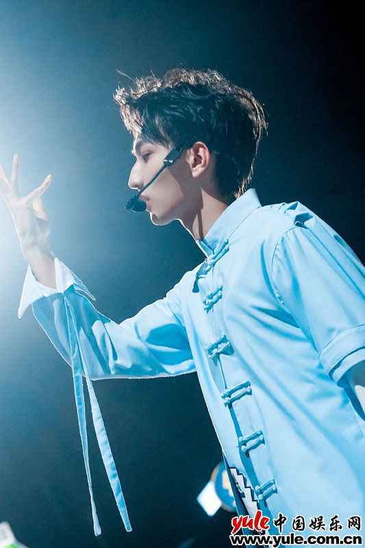 龙韬娱乐林煜修《缔造营2021》首次公演 高燃国风舞台超稳张力控场