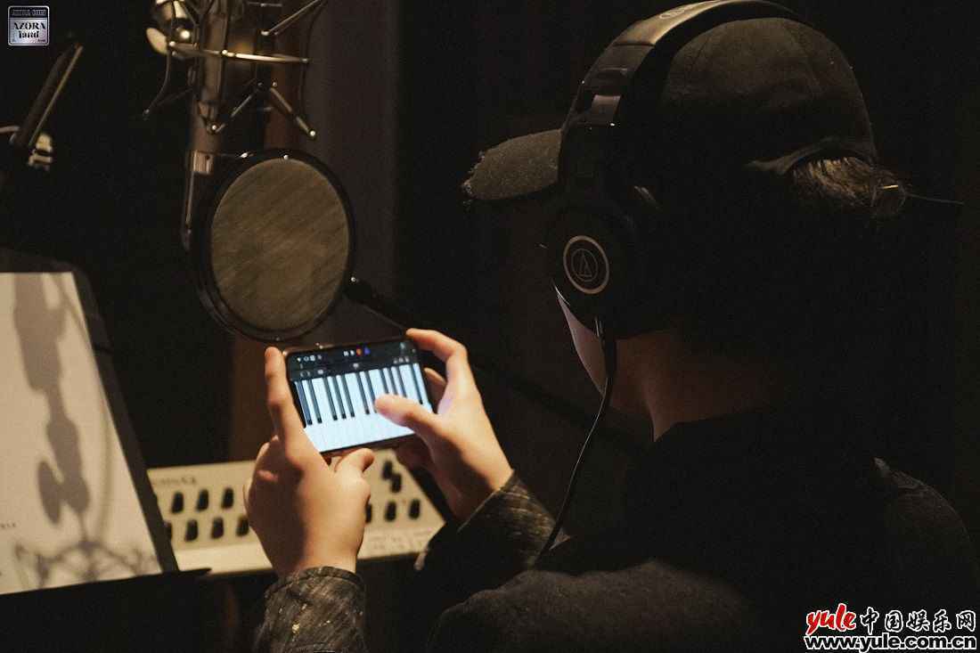 尤长靖白色恋人节发重置曲 暖心收录歌迷合唱登热搜