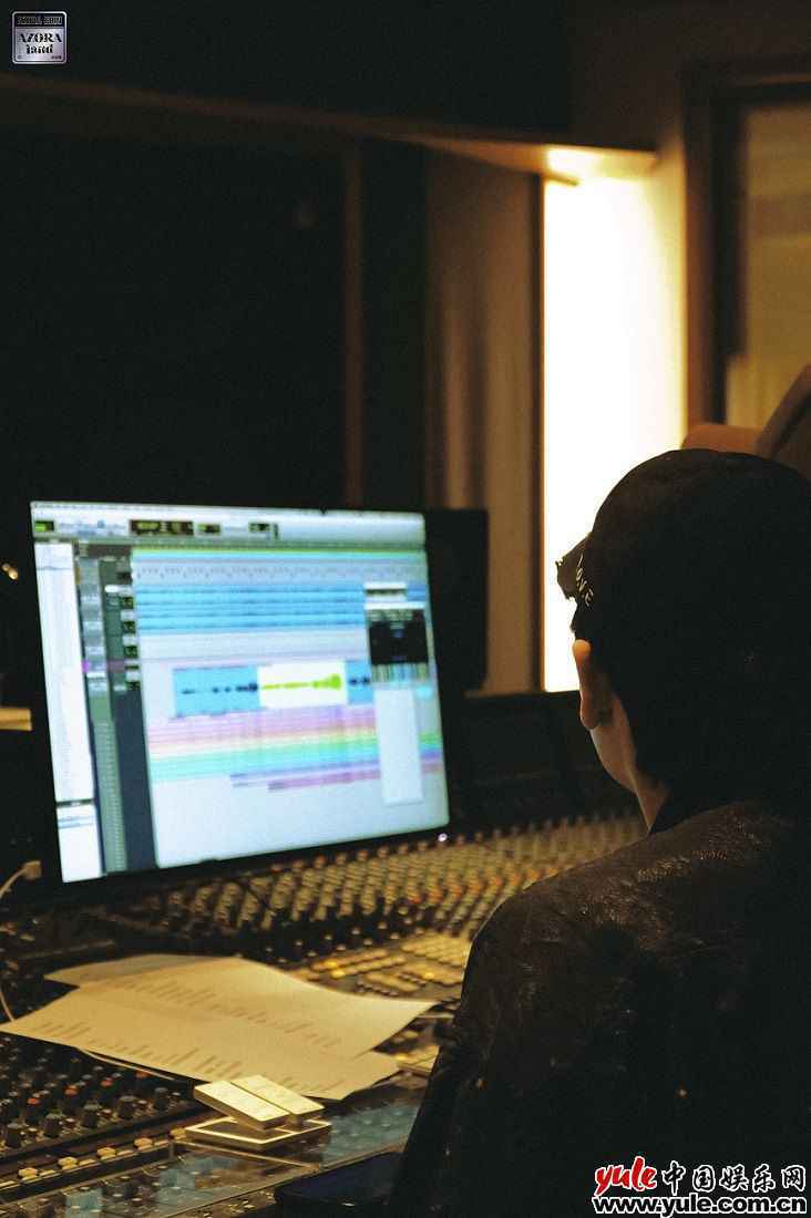 尤长靖白色恋人节发重置曲 暖心收录歌迷合唱登热搜