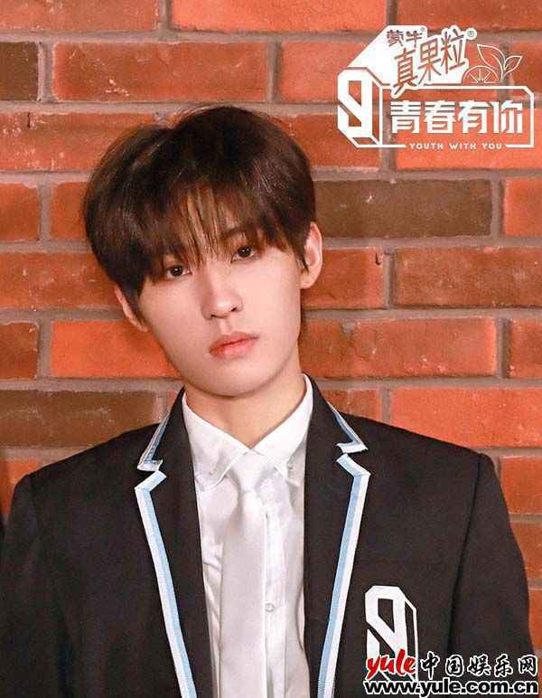 龙韬娱乐钟骏一《芳华有你3》校服舞台 清新少年音声线迷人
