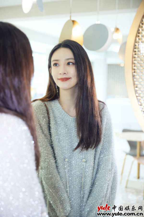 孟子义闪耀出街晒美图 造型休闲随性尽显利落气质