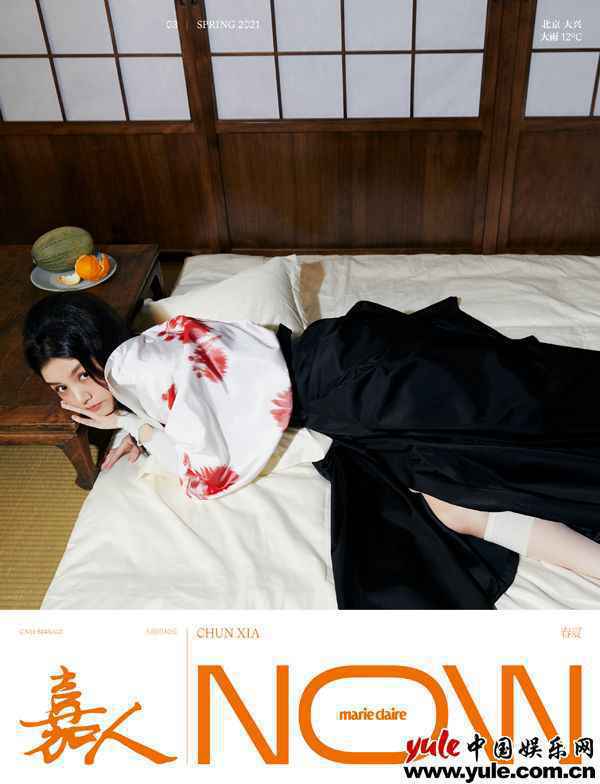 春夏登《嘉人NOW》封面驾驭开衩高腰黑裙展现优越表现力