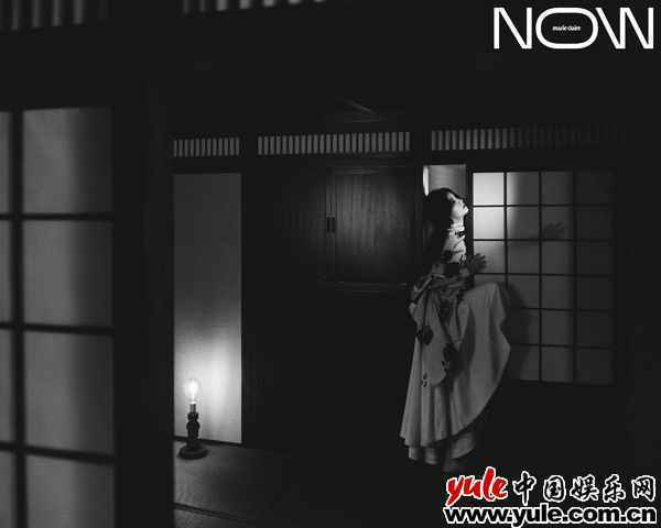春夏登《嘉人NOW》封面驾驭开衩高腰黑裙展现优越表现力