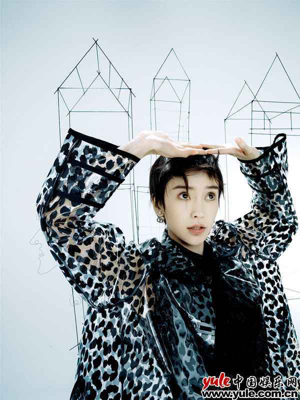 Angelababy短发造型 Angelababy七登封面 短发与黑猫尽显神秘慵懒