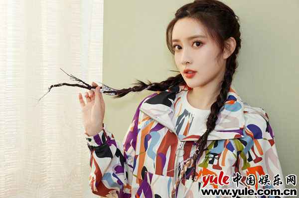 06 孟子义受邀中国李宁21秋冬潮水宣布会色彩元素打造举动元气造型