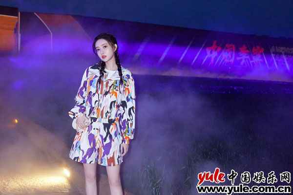 08 孟子义受邀中国李宁21秋冬潮水宣布会色彩元素打造举动元气造型