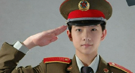 军艺校草又上热搜！钱掌柜是初代军艺校草 网友们开始为杨洋担心