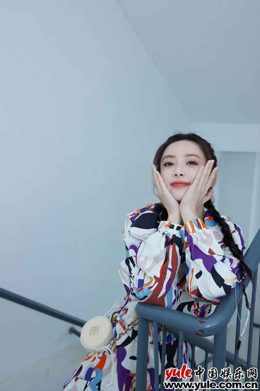 02 孟子义受邀中国李宁21秋冬潮水宣布会色彩元素打造举动元气造型