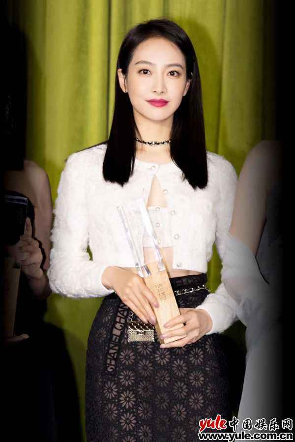 6 宋茜暮夜樱花裙出席时尚晚宴 俏皮婉约诠释法式优雅