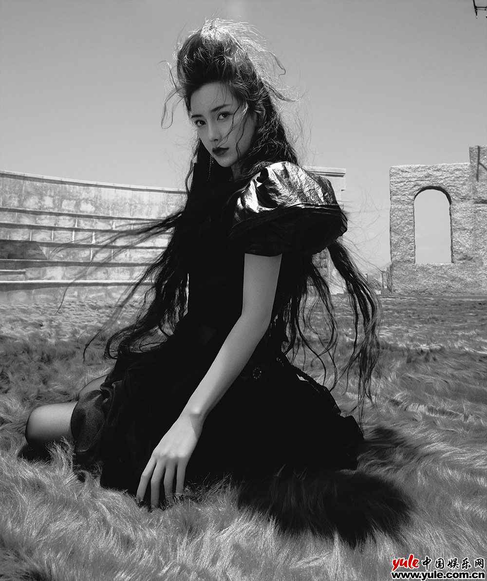 Angelababy登杂志封面 诠释哥特风精美高级