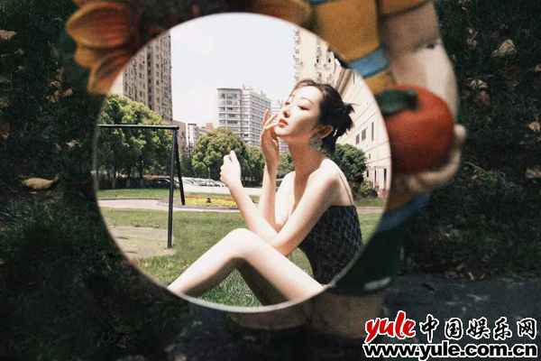 蒋梦婕春日森系大片释出 化身林中精灵明媚清甜