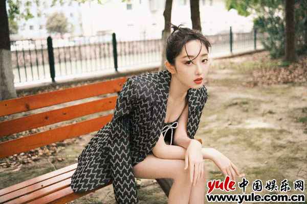 蒋梦婕春日森系大片释出 化身林中精灵明媚清甜